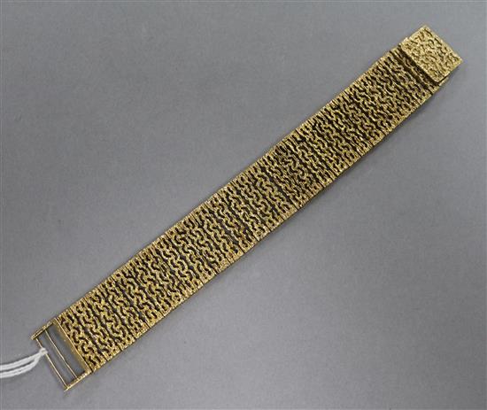 An 14ct gold textured link bracelet, 19.7cm.